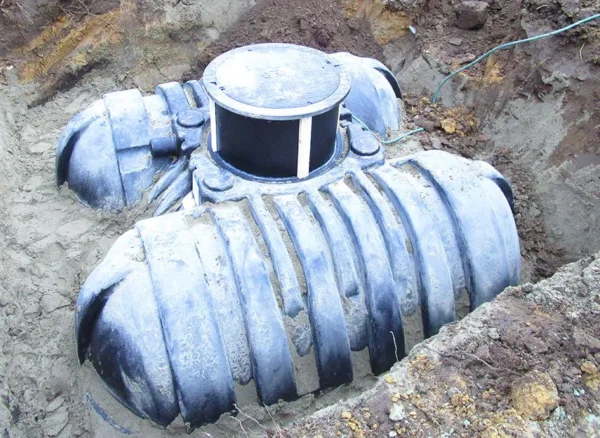 Citerne à eau de pluie plate en PE - 3500 litres - avec rehausse réglable